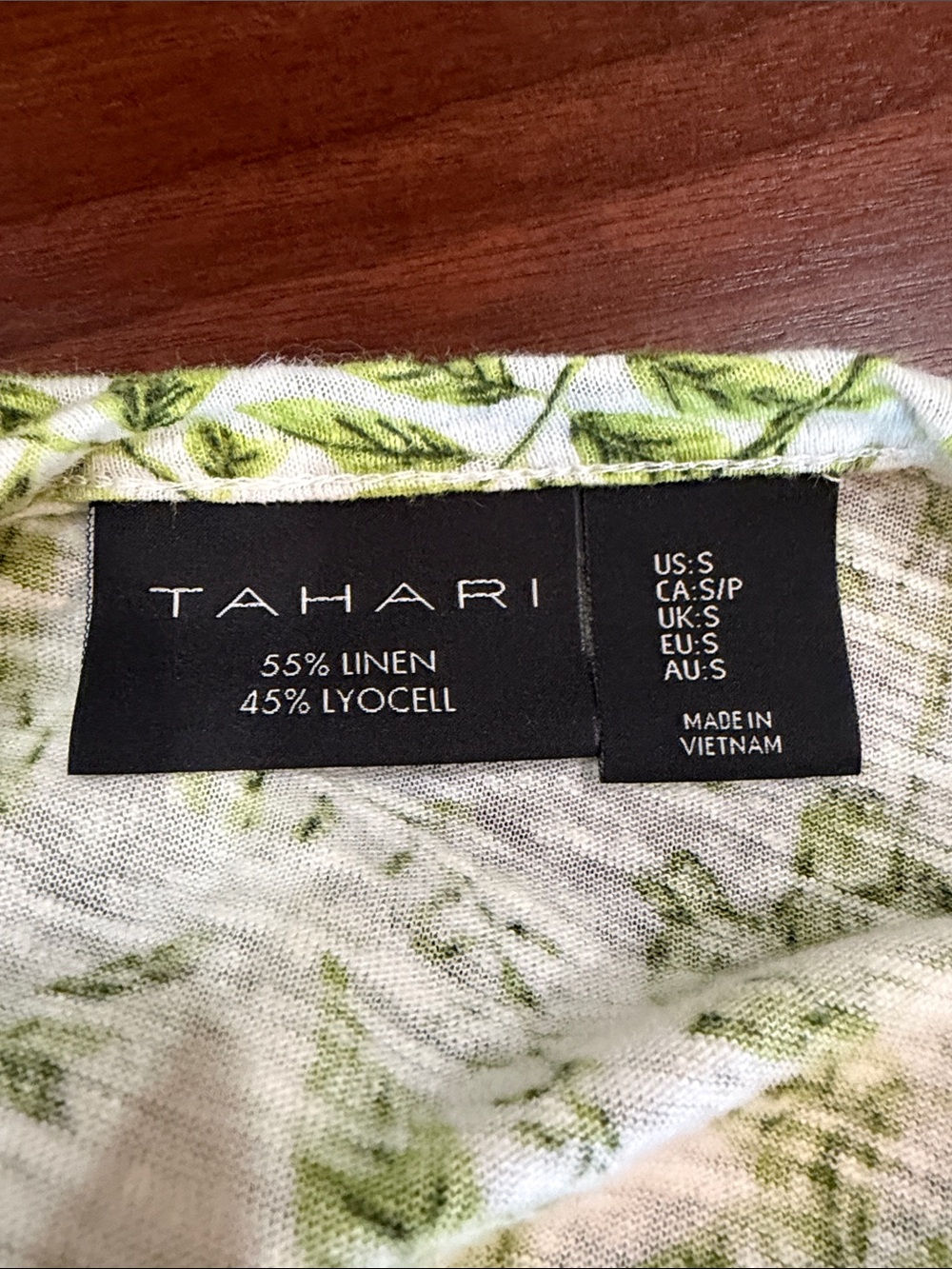 Tahari White Short Sleeve Top with Green Fern Print - Picture 4 of 5